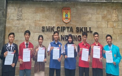 SELAMAT DAN SUKSES ATAS KELULUSAN 100% SISWA - SISWI KELAS XII TAHUN PELAJARAN 2024/2025