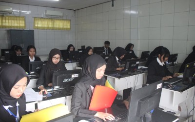 DENGAN PENGUJI DARI ASPAPI JAWA BARAT, SISWA  XII MANAJEMEN PERKANTORAN IKUTI UJI  KOMPETENSI KKEAHLIAN (UKK)